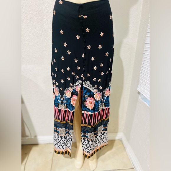 Express women’s skirt long size XS
14” waist fabric stretch fits small petite - Picture 3 of 11